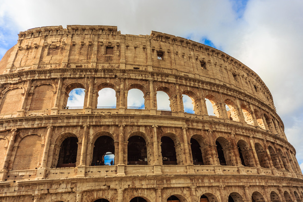 majestuoso Coliseo. Paisaje romano
.  - Foto, imagen