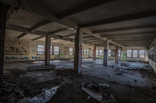Leere verlassene Fabrikhalle - Foto, Bild