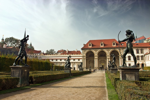 彫像、ヴァレンシュタイン庭園、プラハで salla terrena - 写真・画像