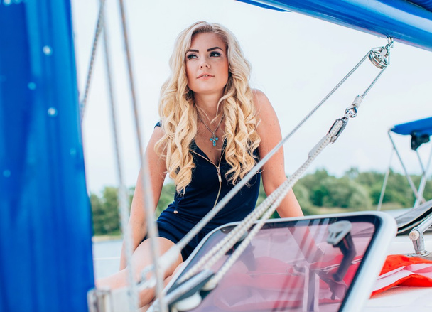 Woman on her private yacht - Fotoğraf, Görsel