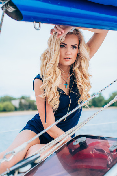 Woman on her private yacht - Foto, afbeelding