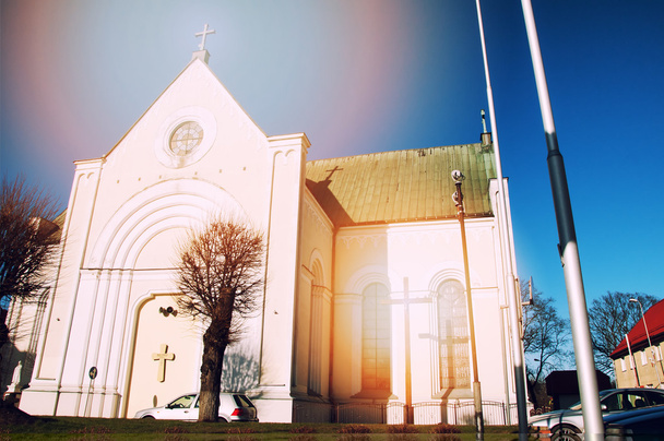 A imagem da antiga igreja branca
 - Foto, Imagem