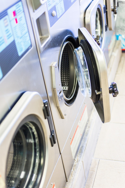 Machines à laver industrielles
 - Photo, image