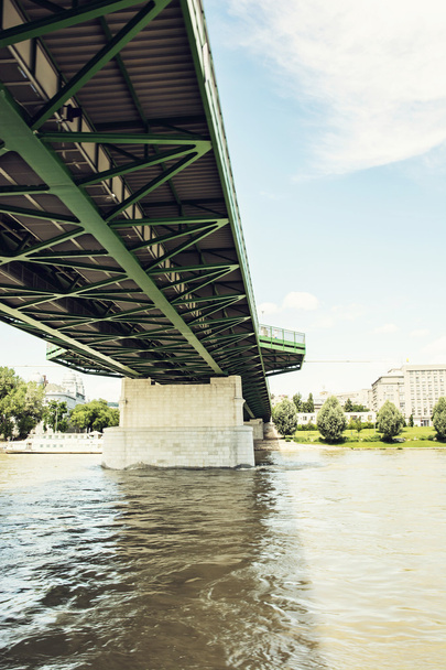 Pozsonyban, Szlovák Köztársaság, építészeti téma régi híd - Fotó, kép