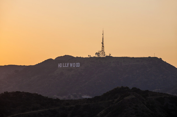 puesta de sol en las montañas de Hollywood
 - Foto, imagen