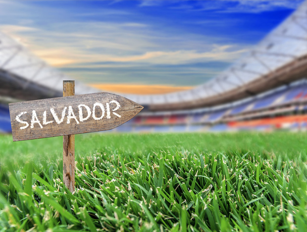 Ahşap Salvador işareti ile Futbol Stadyumu - Fotoğraf, Görsel