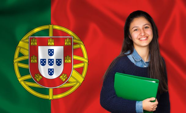 Student Nastolatki uśmiechający się nad flaga Portugalii - Zdjęcie, obraz