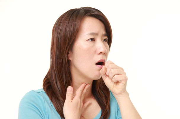 middle aged Japanese woman coughing - Foto, afbeelding
