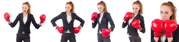 Γυναίκα επιχειρηματίας με γάντια πυγμαχίας σε λευκό - Φωτογραφία, εικόνα