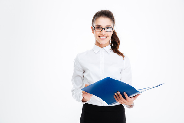 Happy young business woman in glasses standing and holding folder - Foto, Bild