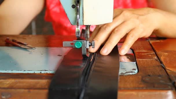 Γυναίκες ράψιμο με παλιά ραπτομηχανή - Πλάνα, βίντεο