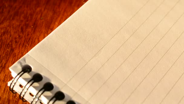 Hand writing TO DO list with a pen in notepad - Filmagem, Vídeo