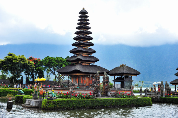 Bali, Endonezya - 29 Mayıs 2015: Ulun Danu Beratan Tapınağı - Fotoğraf, Görsel