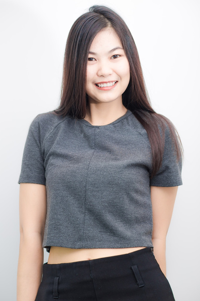 Schoonheid gezicht mooie Aziatische vrouw op witte achtergrond, aantrekkelijke Aziatische vrouw - Foto, afbeelding
