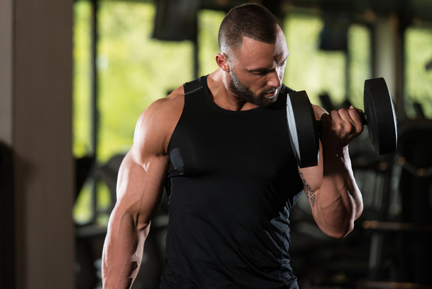 Bodybuilder Exercise Biceps With Dumbbells - 写真・画像