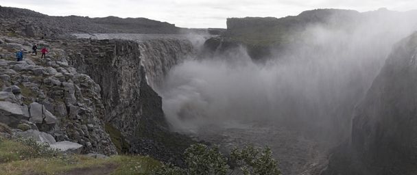 Исландия, Европа: вид с воздуха на Деттифосс, водопад в Национальном парке Ватнайокулл, один из самых мощных водопадов в Европе и главный икеландский туристический центр, известный своим чужеродным ландшафтом
 - Фото, изображение