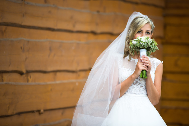 Portrait of a gorgeous young bride on her wedding day - Fotó, kép
