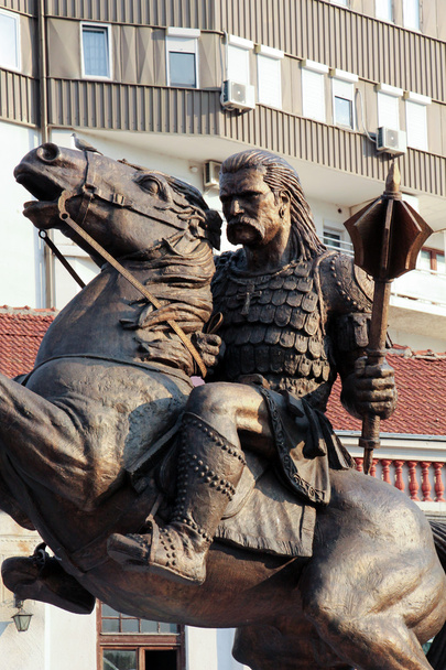 Rei Marko em uma estátua de cavalo Prilep
 - Foto, Imagem