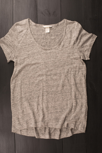 Grey shirt over wood background - Foto, Bild