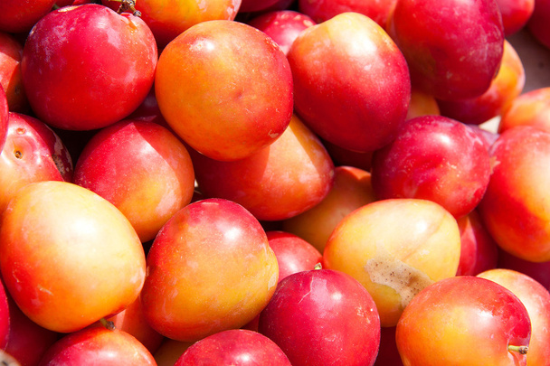 plums on the counter market for sale - Φωτογραφία, εικόνα