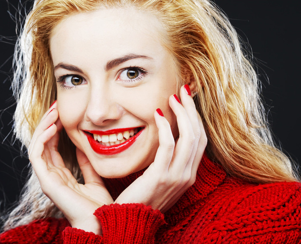 smiling blonde in red sweater - Foto, imagen