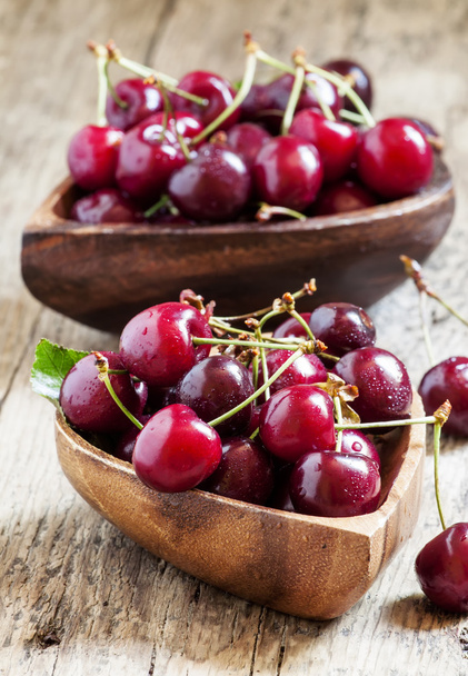 Fresh  cherries in a wooden bowls - Zdjęcie, obraz