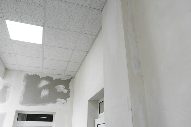  unfinished ceiling and walls in apartment - Fotografie, Obrázek