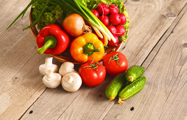 Fresh vegetables on a clean wooden table - Fotografie, Obrázek