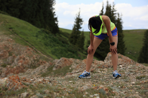  žena běžec právě odpočívat po spuštění - Fotografie, Obrázek