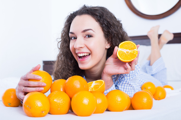 woman with sweet oranges - Photo, image