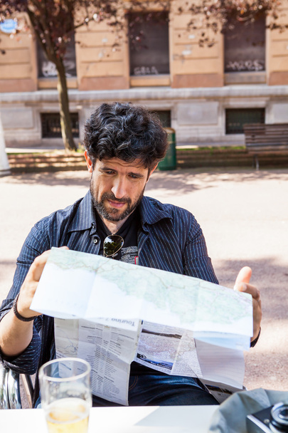 Bearded man looking at the map - 写真・画像