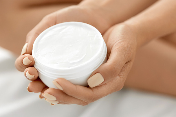 Skin Care Product. Woman's Hands Holding Beauty Cream, Lotion. - Foto, Imagem