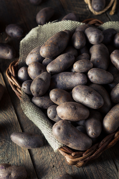 Raw Organic Purple Potatoes - Foto, Imagen