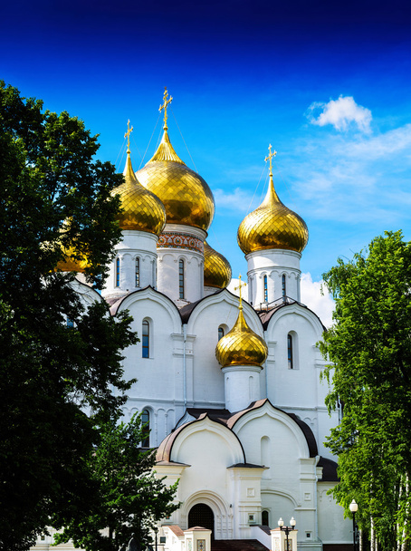 Vertical vibrant vivid Russian orthodox church temple background - Foto, afbeelding