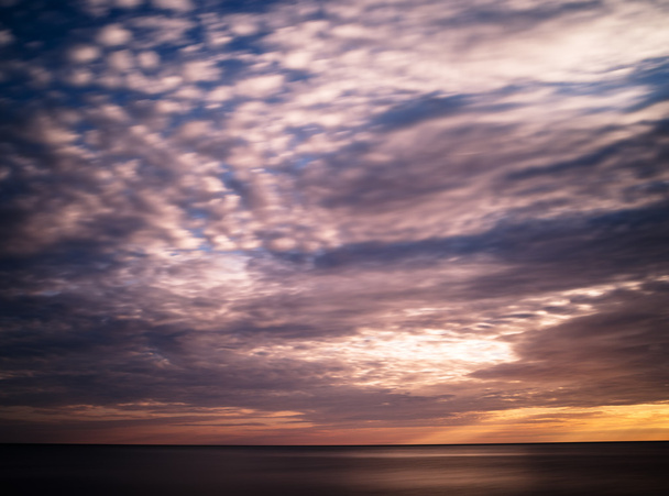 Coucher de soleil magnifique près de l'océan
 - Photo, image
