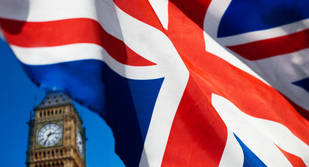Verenigd Koninkrijk en de Europese Unie vlaggen gecombineerd voor het referendum van 2016 - Westminster en de Big Ben in de bckground - Foto, afbeelding