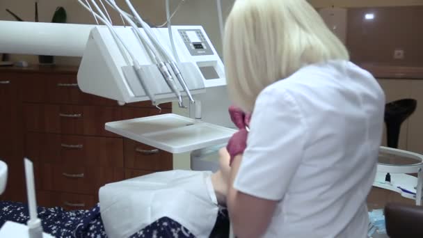 Υπερηχογράφημα λεύκανση δοντιών του ασθενούς - Πλάνα, βίντεο