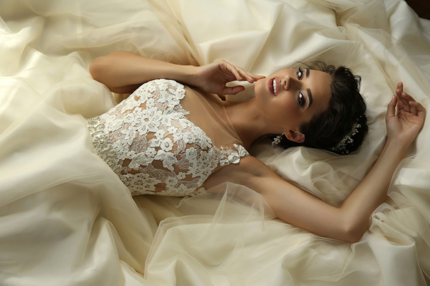 gorgeous bride in luxurious wedding dress  - Foto, imagen