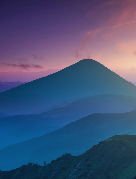 Valle della montagna durante il tramonto
 - Foto, immagini
