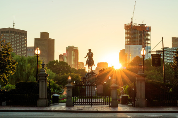 Monumento a George Washington en Public Garden Boston
  - Foto, Imagen