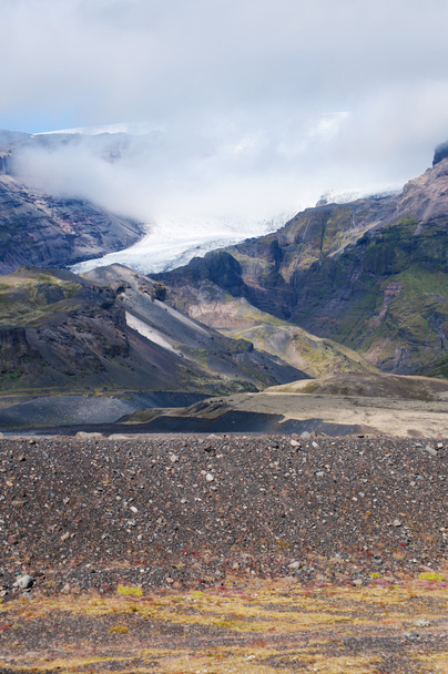 Islande, Europe : vue aérienne du Skaftafellsjokull, le glacier Skaftafell, une langue de glacier jaillissant de Vatnajokull, la plus grande calotte glaciaire d'Islande, dans une réserve naturelle à Oraefi, dans le parc national Vatnajokull
  - Photo, image