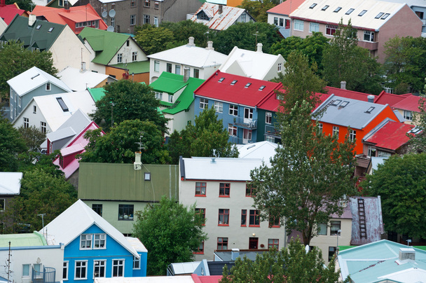 Reykjavik, Islandia, Europa: widok z lotu ptaka stolicy i największym miastem Islandii, najbardziej wysuniętym na północ stolicą suwerennego państwa, Skyline z typowymi domami architektury nordyckiej  - Zdjęcie, obraz