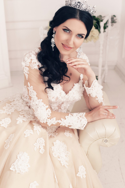gorgeous bride in luxurious wedding dress   - Zdjęcie, obraz