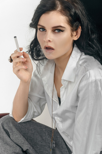 Woman smokes an electronic cigarette. - Foto, Imagem