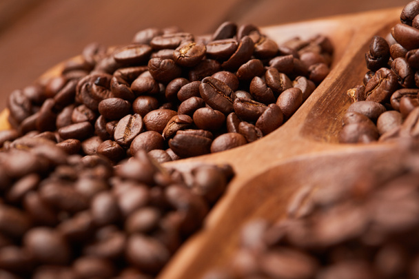 coffee beans on a platter - Foto, Imagem