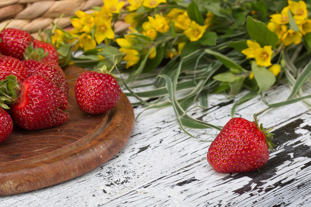 Ripe red strawberries - Fotografie, Obrázek