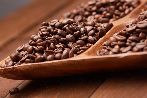 coffee beans on a platter - Фото, изображение