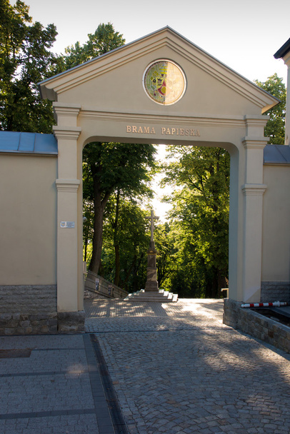 Mount St. Anna in Polen, de poort naar het klooster en de Basi - Foto, afbeelding