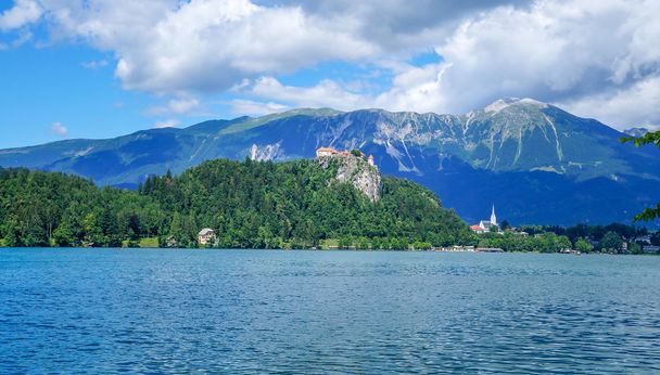 Lake Bled in Slovenië, beroemde kasteel bekijken - Foto, afbeelding