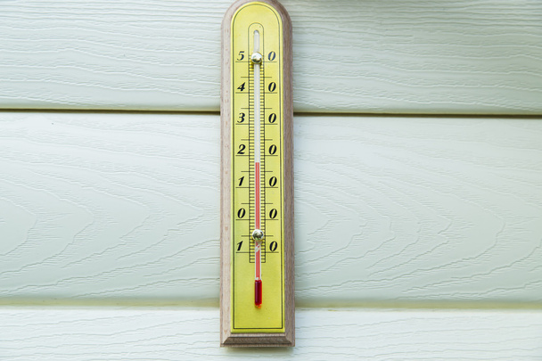 Termometro primo piano che mostra la temperatura
 - Foto, immagini